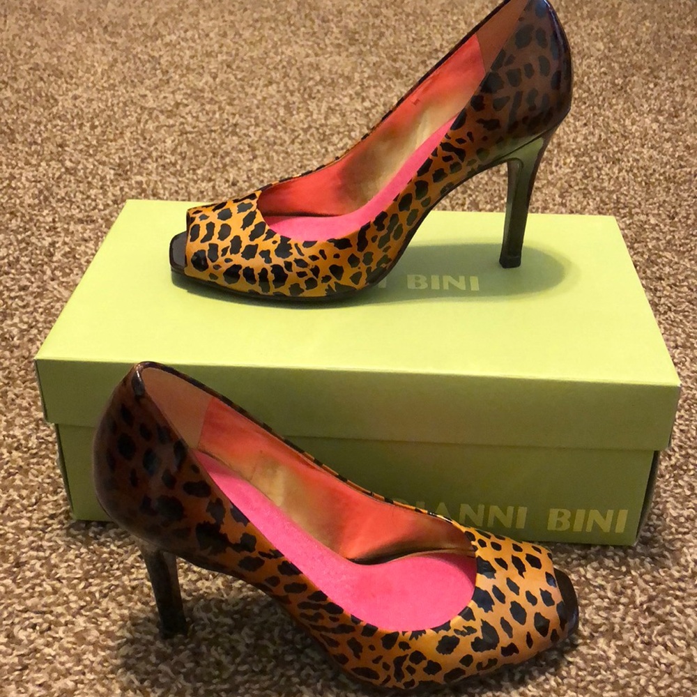 Gianni Bini patent leather leopard open toe pumps